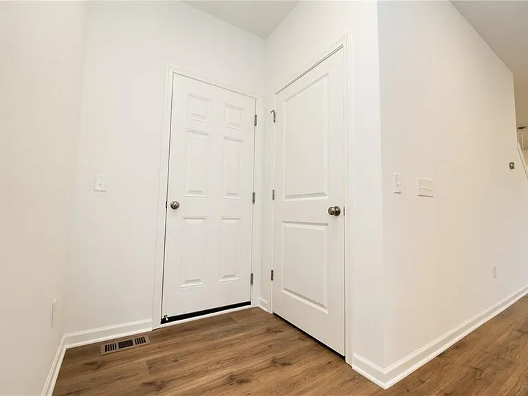 98 Brewster Dr — Photo 10