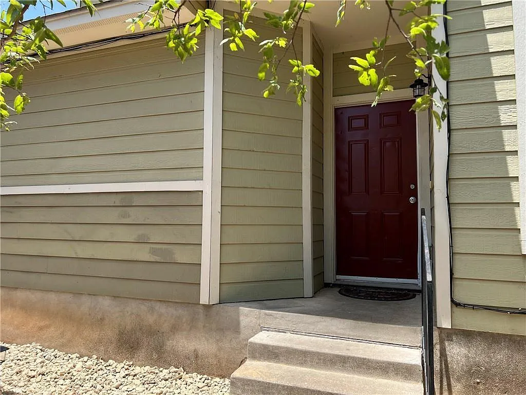 3 bed, 2.5 bath, 1580 sqft, $1,975 — Photo 3