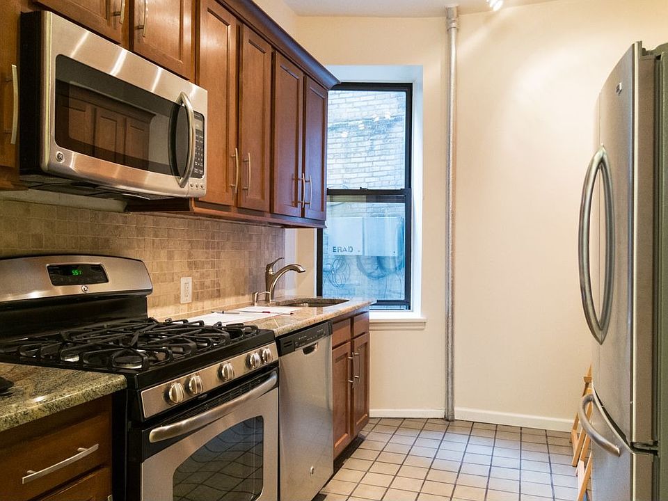 1st image of 418 Saint Johns Pl APT 1A