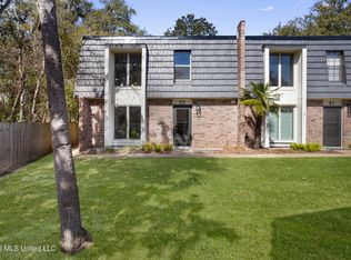 527 Front Beach Dr APT 20, Ocean Springs, MS 39564