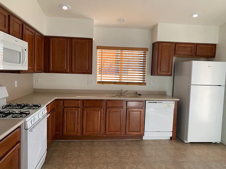 5005 Bayberry Crest St — Photo 3