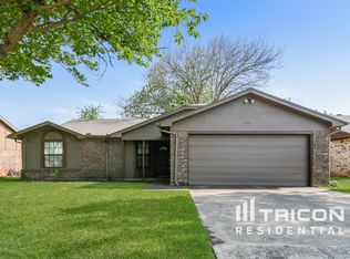 1825 Wurzburg Dr, Fort Worth, TX 76134