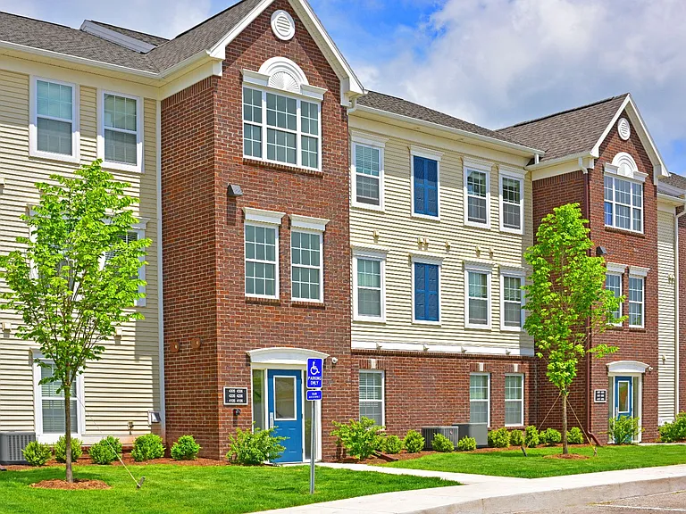 River Hills Apartments — Photo 35