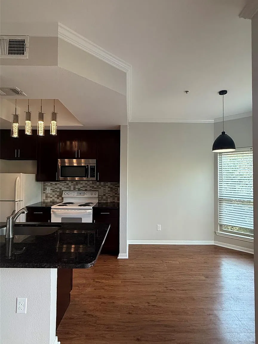 2 bed, 1.0 bath, 814 sqft, $1,450 — Photo 4
