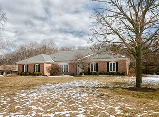 1510 Barrington Woods Dr, Brookfield, WI 53045