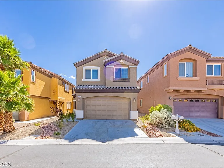 212 Fairway Woods Dr — Photo 2