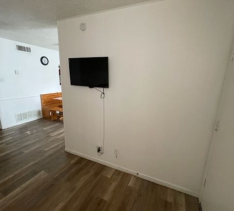 3rd image of 1017 Parmer Ave APT 4