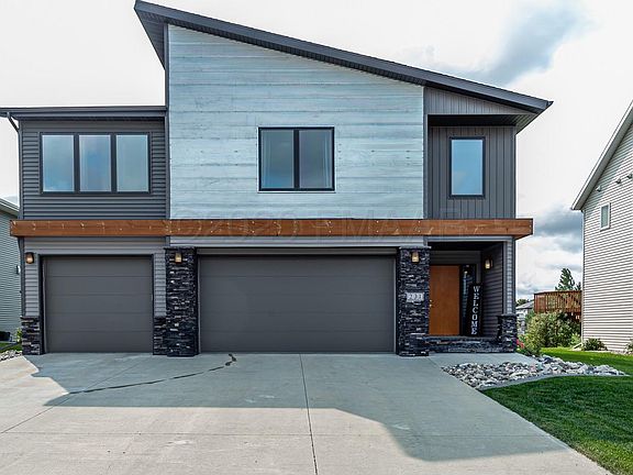 2nd image of 231 34th Ave E