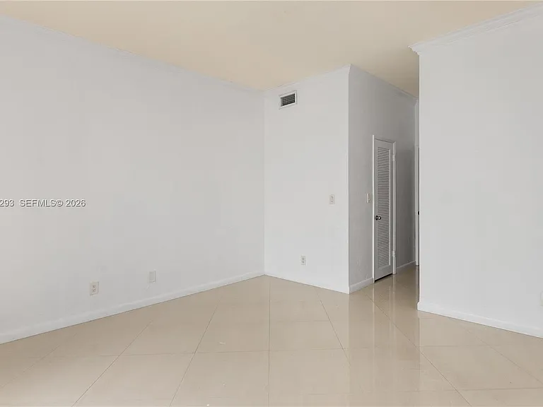 19390 Collins Ave #17 — Photo 23