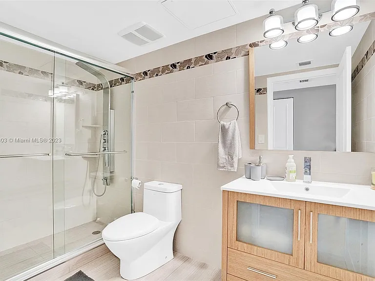 16699 Collins Ave #1908 — Photo 16