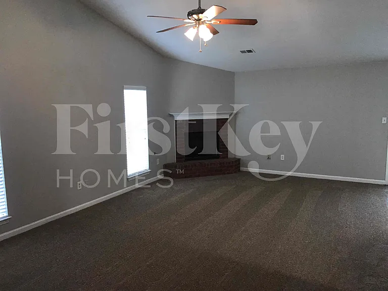 7800 Parkview Cir E — Photo 2