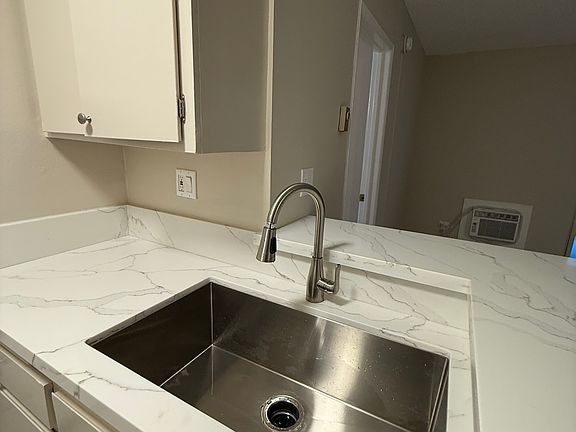 5th image of 256 S La Fayette Park Pl APT 102