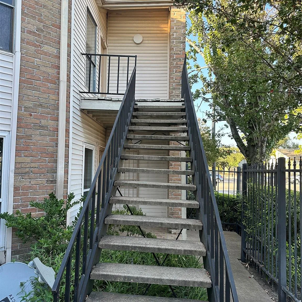 2 bed, 2.0 bath, 1080 sqft, $1,290 — Photo 2
