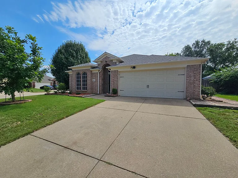1128 Marshall Dr — Photo 1