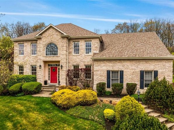 207 Dorsay Valley Dr, Cranberry Township, PA 16066