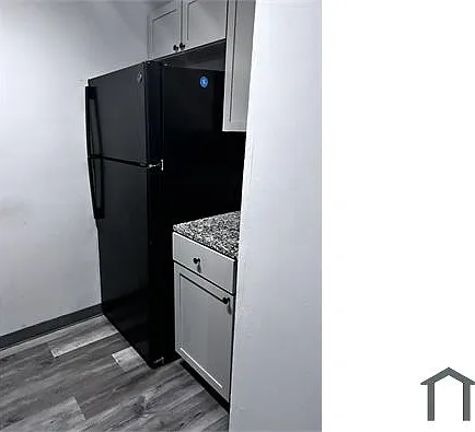 3 bed, 1000 sqft, $1,600 — Photo 3