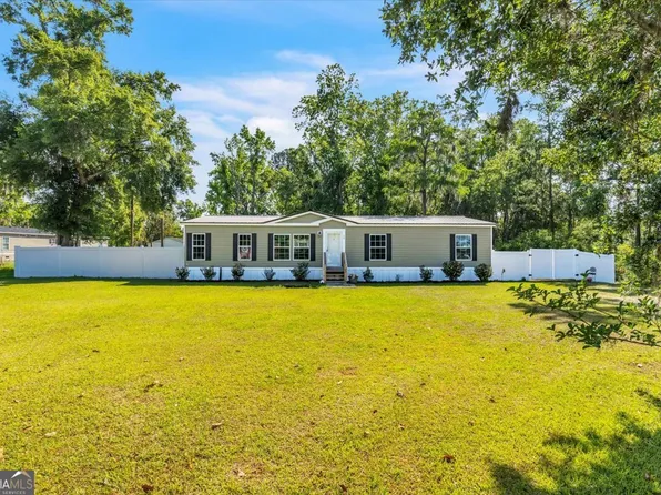 72 S Macon St, Ludowici, GA 31316