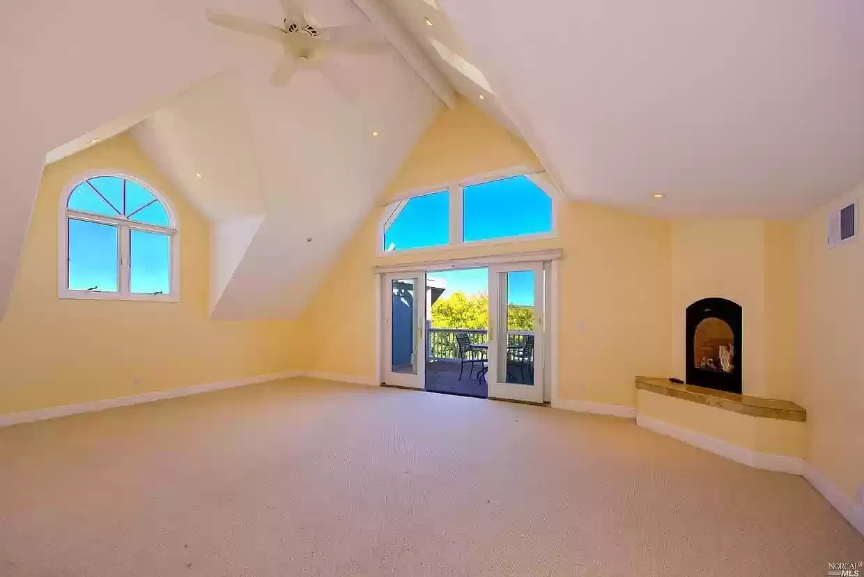 Studio, 600 sqft, $1,350 — Photo 2
