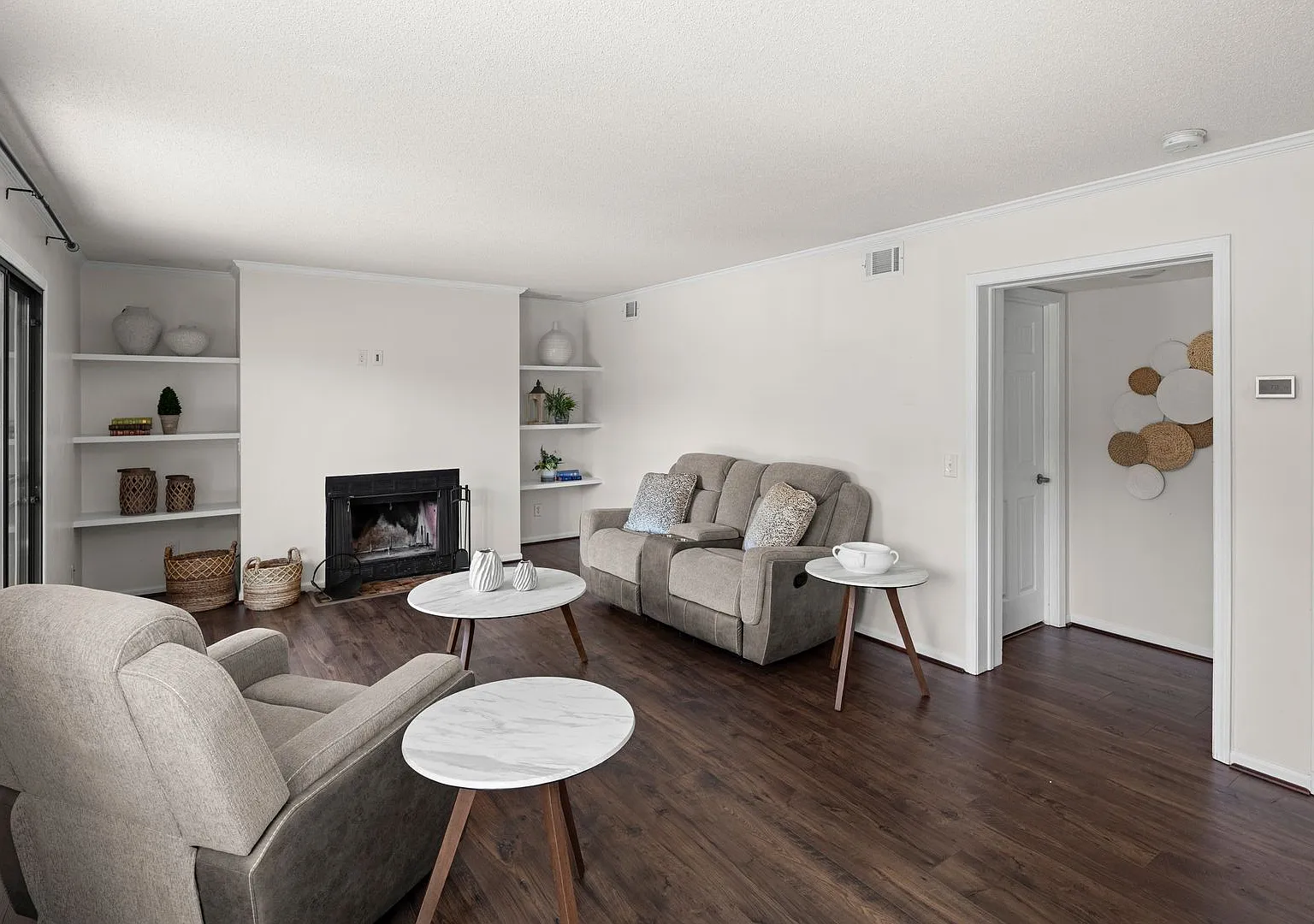 Attractive Courtside Condo - Club Membership Included! — Photo 4