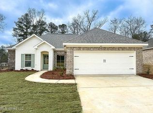 995 Riverside Ln, Pearl, MS 39208