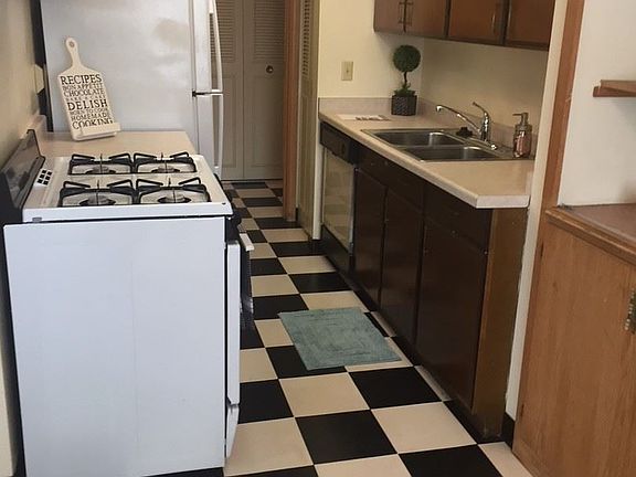 5th image of 2570 N Maryland Ave APT 315