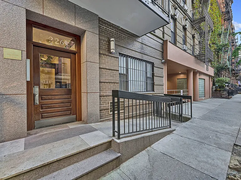 226 E 25th St #3A — Photo 8