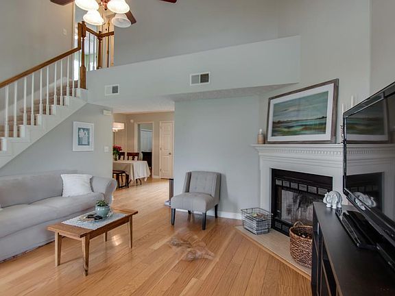 4th image of 402 Newbary Ct