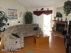 5th image of 302 N Sycamore Unit 9