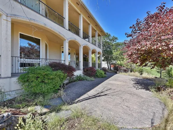 104 Monterey Dr, Medford, OR 97504