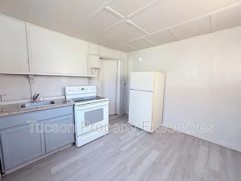 234 E 32nd St — Photo 2