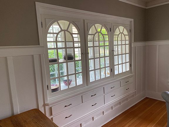 Wall to Wall Hutch—Dining
