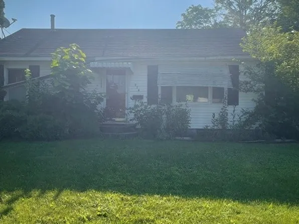 223 N 8th St, Winterset, IA 50273