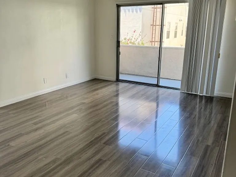319 S. Clark Drive — Photo 26