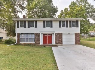1128 Burgundy Ln, Ballwin, MO