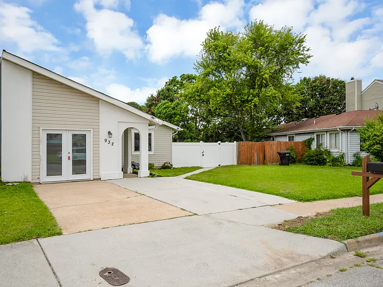 932 Fern Ridge Rd — Photo 2