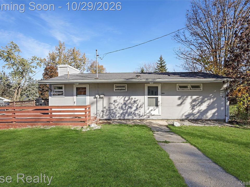 8033 Clarence St, photo 23