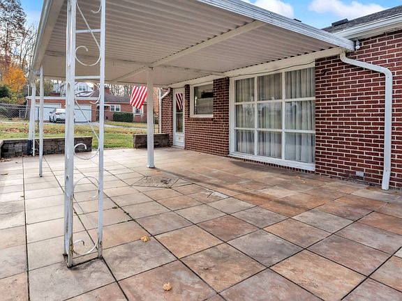 4th image of 518 Parkway Ave