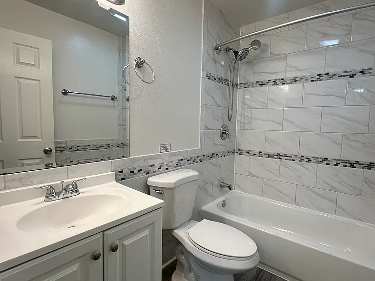 328 E Providencia Ave #202 — Photo 12