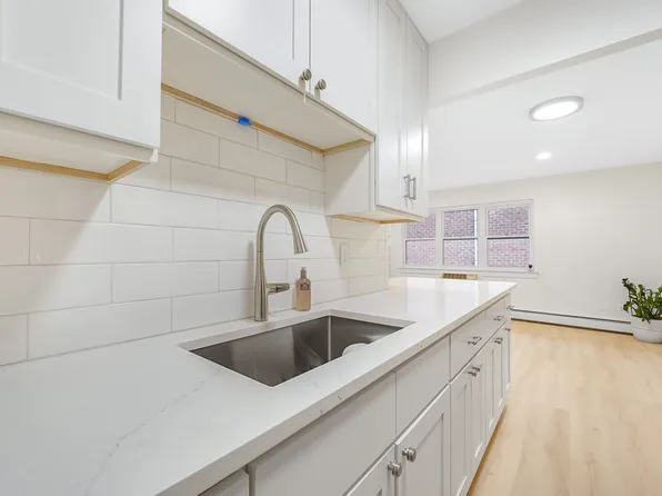 232 Lawton Avenue image 7 of 16