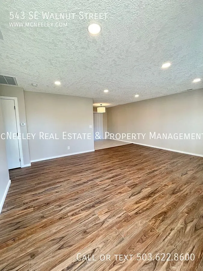 Welcome Home to This Charming Hillsboro Condo! — Photo 4