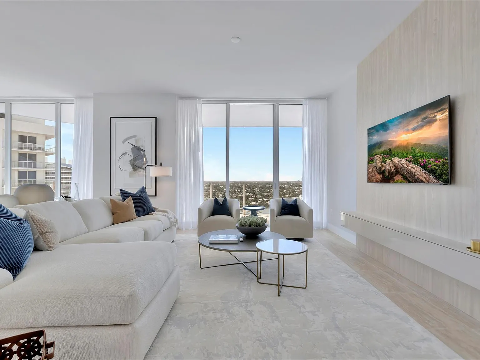 2 bed, 2.5 bath, 2083 sqft, $19,500 — Photo 3