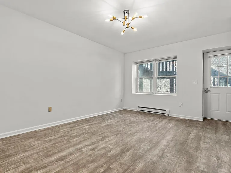 31 Railroad St #5 — Photo 17