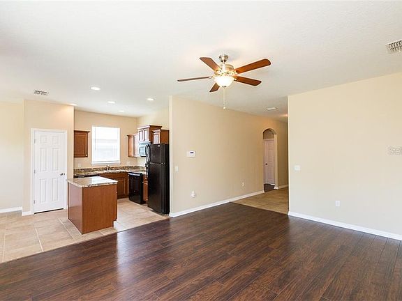 4th image of 334 Highland Meadows St