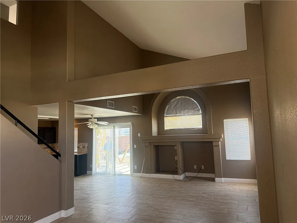 5 bed, 3.0 bath, 1942 sqft, $2,500 — Photo 4