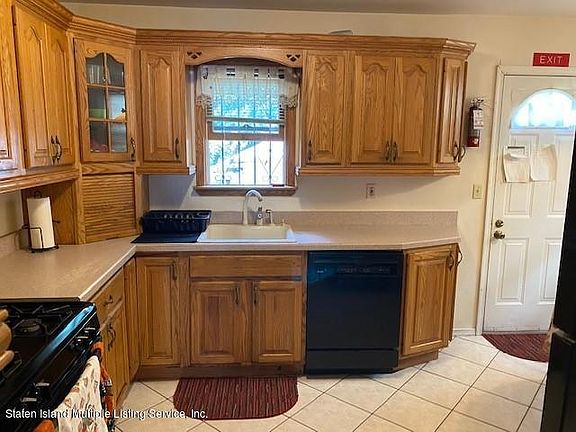 4th image of 54 Wright Ave