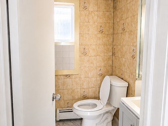 5th image of 927 Jennings St APT 5
