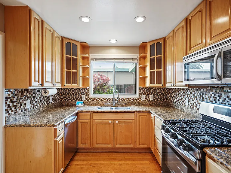 101 Manzanita Ave — Photo 9