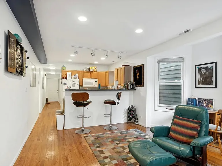 3633 N Paulina St #2 — Photo 4