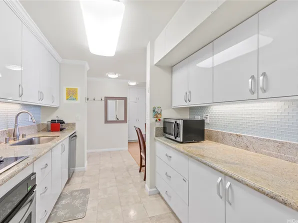 1561 Kanunu St APT 2107, Honolulu, HI 96814