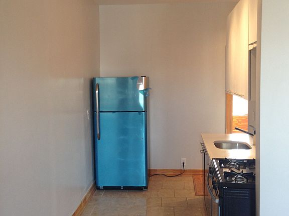 3rd image of 546 Willoughby Ave #3